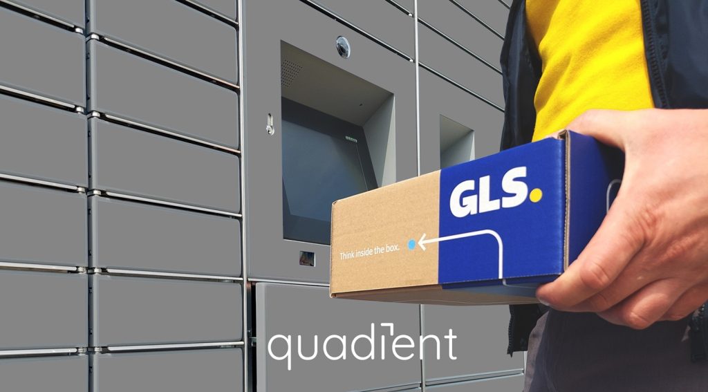 Una persona tiene in mano un pacco GLS davanti a un locker intelligente con schermi digitali. In basso il logo Quadient.